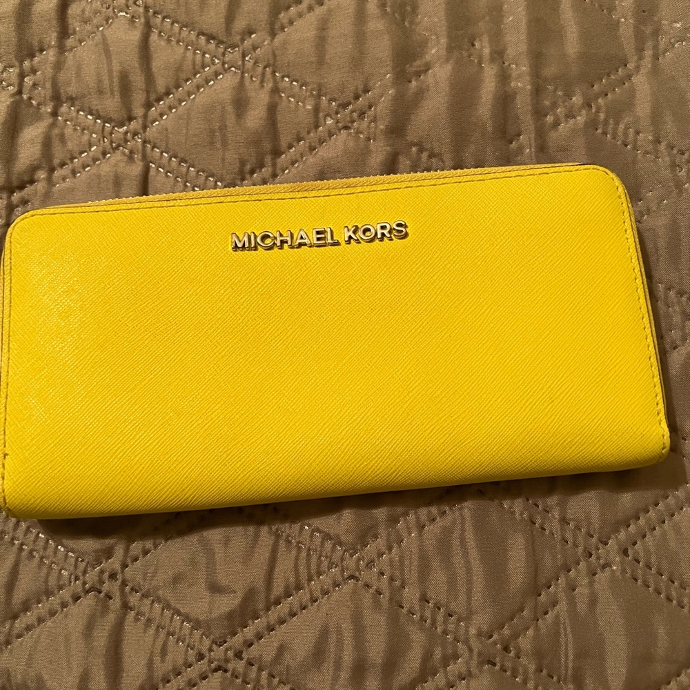 Michael Kors jet set wallet